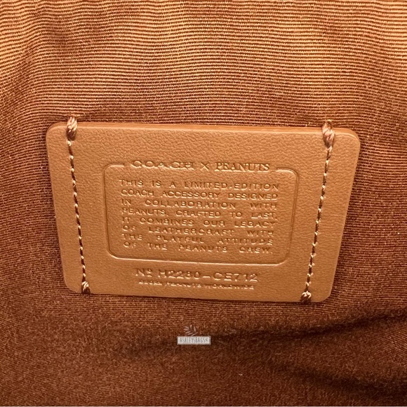 Coach X Peanuts Carry All Pouch In Signature Canvas With Snoopy Woodstock Print - Picture 10 of 11